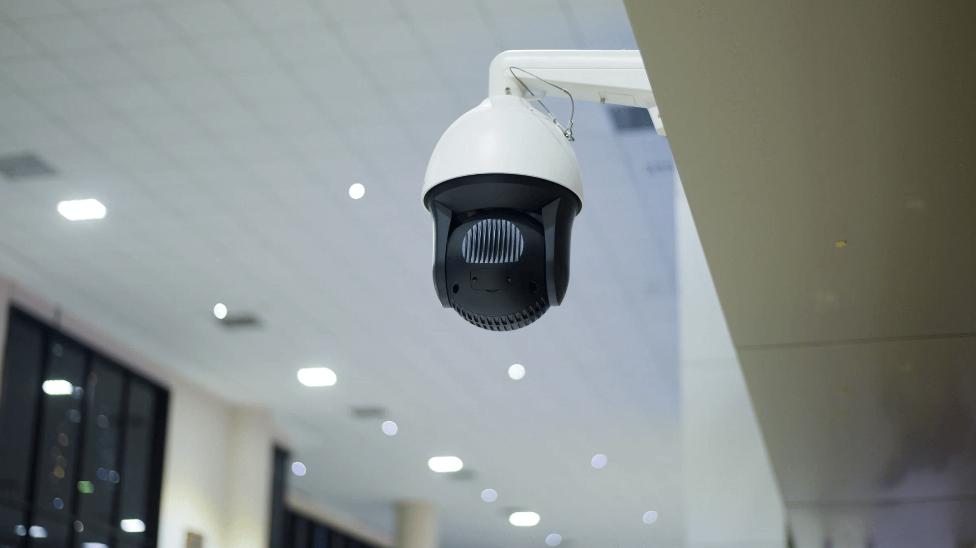 Monitoring i system alarmowy w firmie. Dlaczego warto połączyć oba rozwiązania?