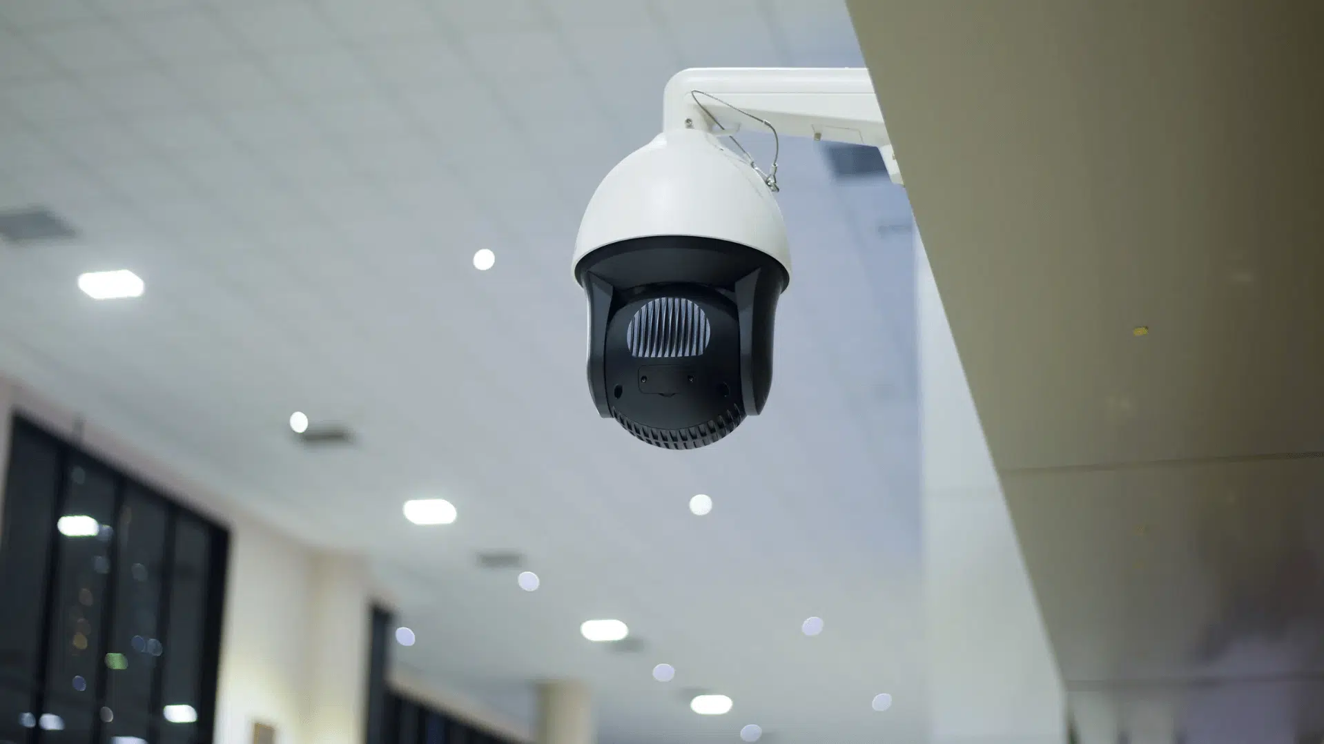 Monitoring i system alarmowy w firmie. Dlaczego warto połączyć oba rozwiązania?