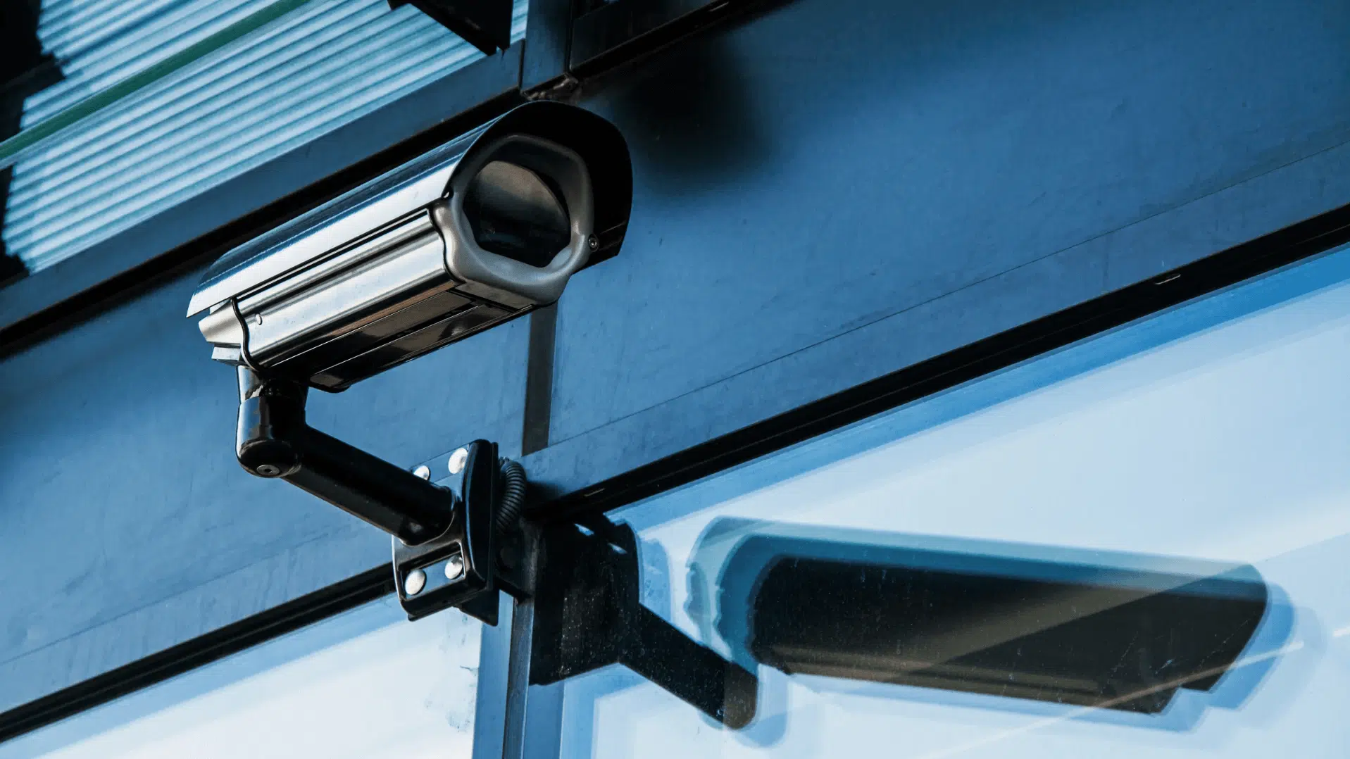 Monitoring w firmie – czy warto? Jak wygląda montaż i na co zwrócić uwagę?