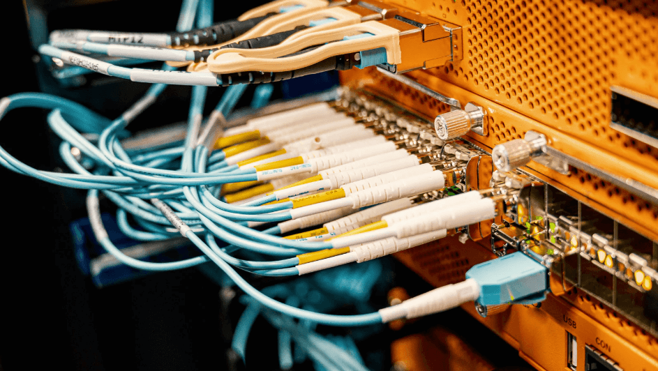 Sieci komputerowe w firmie – dlaczego warto zadbać o ich porządek?