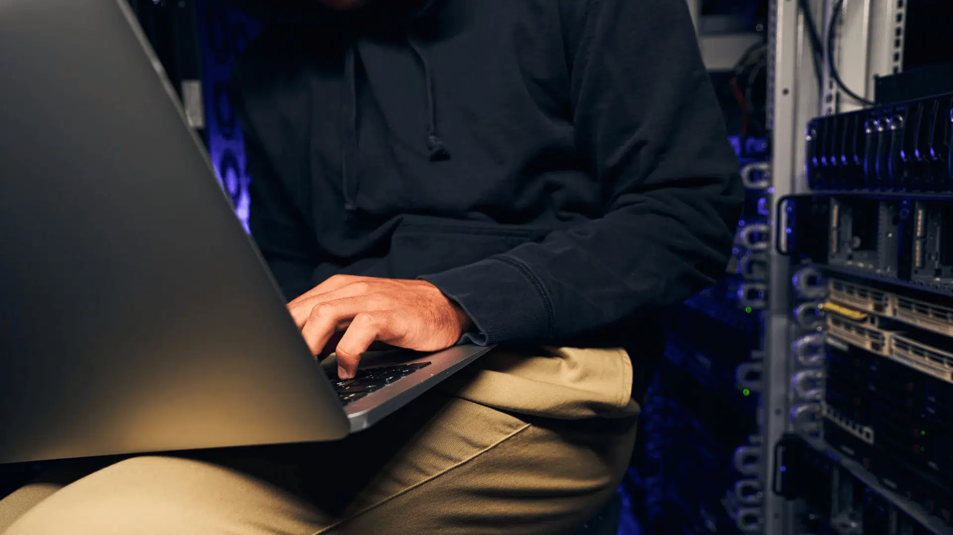 Dlaczego firmy są narażone na cyberataki i jak temu przeciwdziałać?