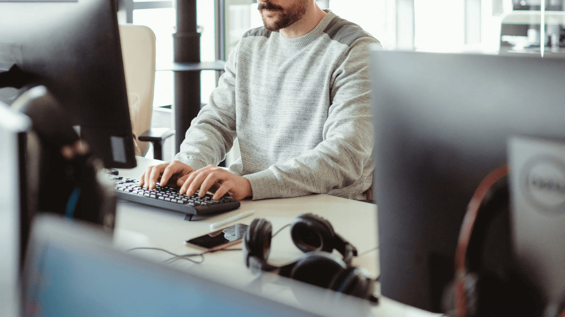 Outsourcing IT: jak kontrolować współpracę z dostawcą